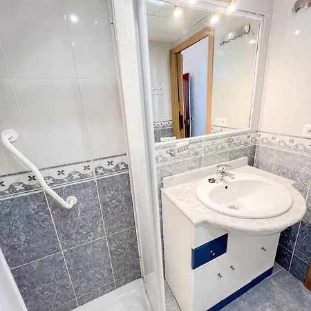 Cozy & Bright Flat Centre Τορρεμολίνος
